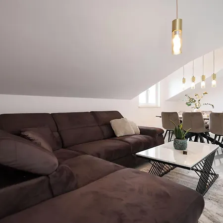 Ferienwhg- By Interhome شقة Ždrelac